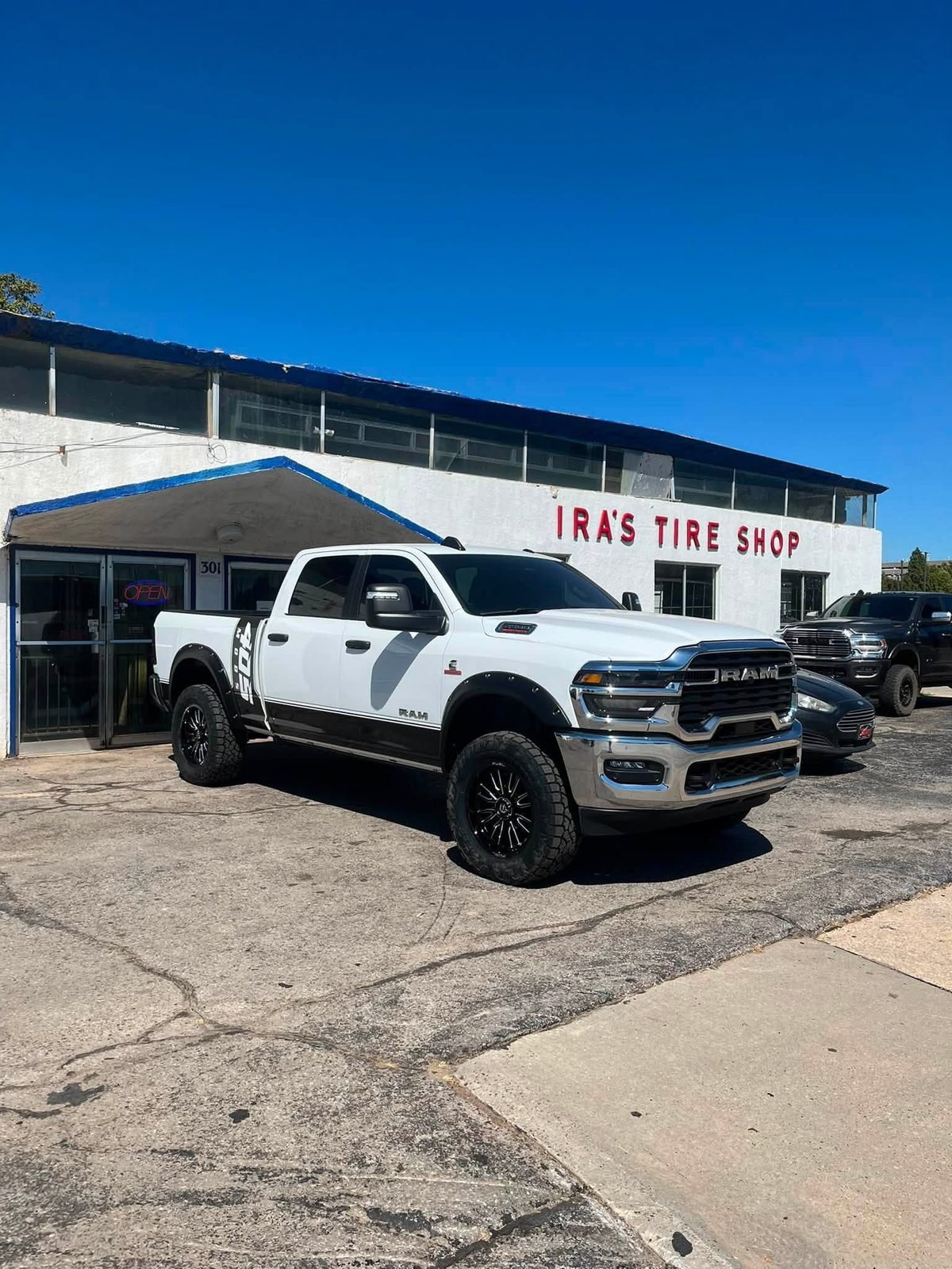 A working tire shop on Hudson Ave